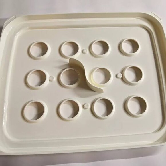 *NEW* Tupperware Ravioli Maker - Picture 3 of 4